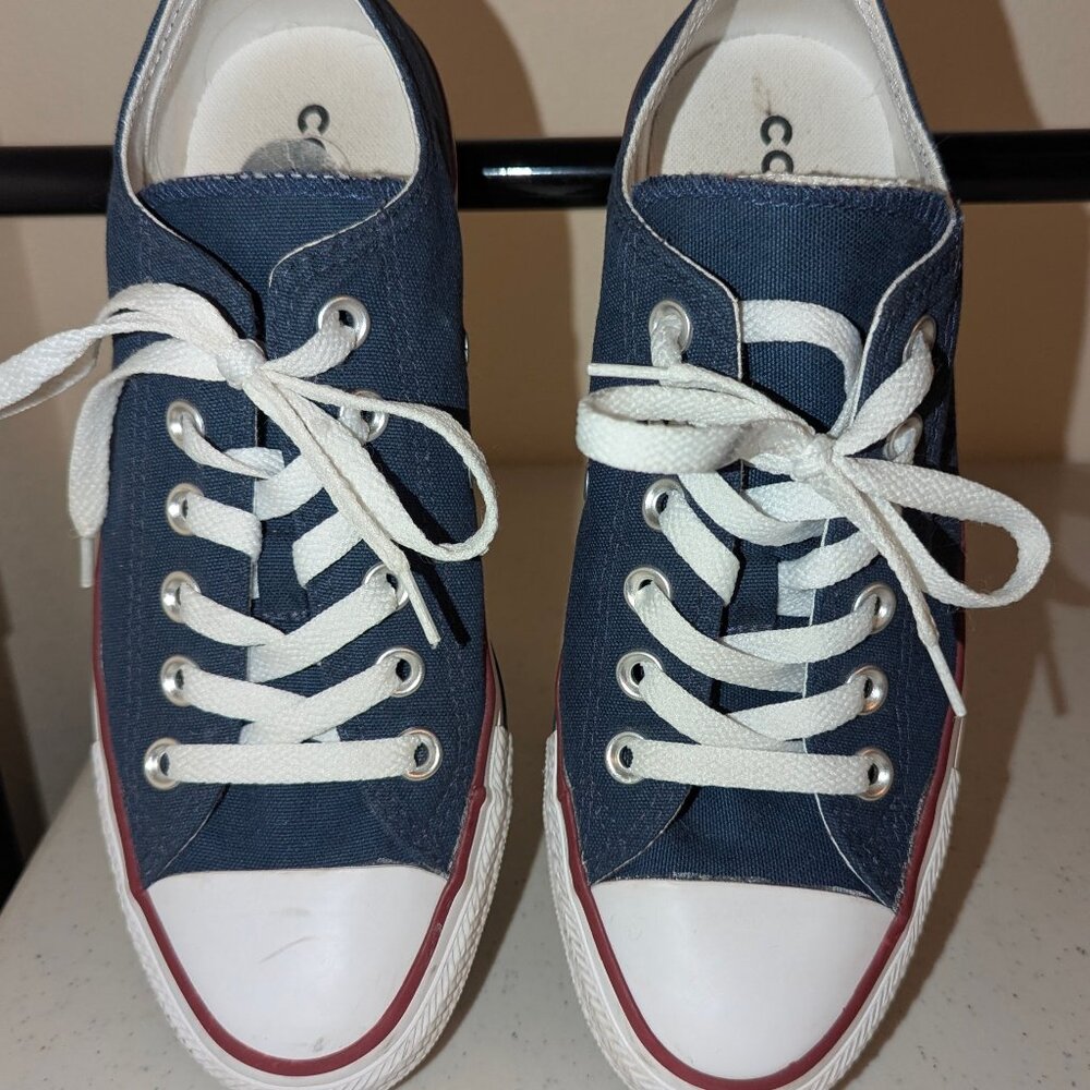 Converse All Stars Sz 7 navy blue low top